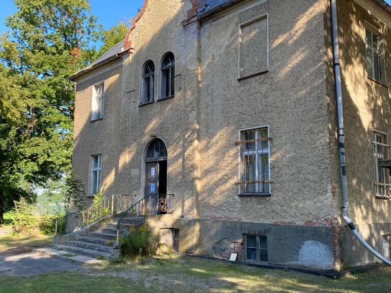 2023 Noocoon Altfriedland Gutshaus Front Gutshaus Altfriedland Haupteingang